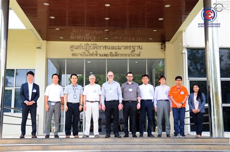 ทีมผู้บริหารจาก Nissan Motor และคณะเยี่ยมชมโชว์รูม ศูนย์บริการ .